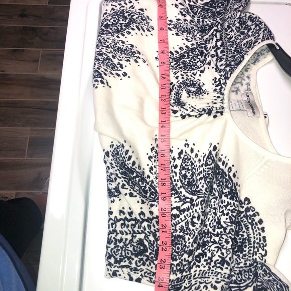 EUC Women’s Cathy Daniels Sweater - Picture 8 of 8